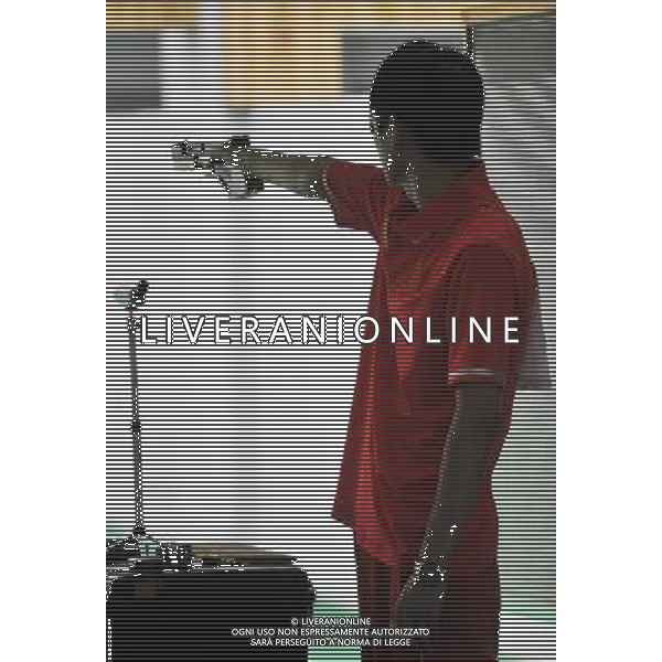 (110819) -- SHENZHEN, Aug. 19, 2011 () -- Chinese shooter Zhou Zhiguo aims during the qualification match of the 25m rapid fire pistol men individual of shooting event at the 26th Summer Universiade in Shenzhen, a city of south China\'s Guangdong Province, on Aug. 19, 2011. The team of China claimed the gold madal. (/Chen Yehua)
