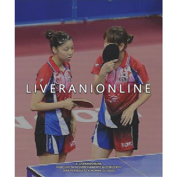 (110819) -- SHENZHEN, Aug. 19, 2011 () -- Jee Min Hyung (R) talks with Moon Mi Ra of South Korea during the women\'s doubles table tennis semifinal against Ma Yuefei and Rao Jingwen of China at the 26th Summer Universiade in Shenzhen, a city of south China\'s Guangdong Province, Aug. 19, 2011. Jee Min Hyung and Moon Mi Ra lost 0-4 to miss the final. (/Yang Shiyao)(lm)