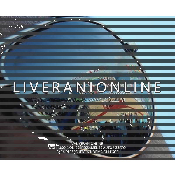 (110819) -- SHENZHEN, Aug. 19, 2011 () -- The glasses reflects the ongoing awarding ceremony of the women\'s beach volleyball at the 26th Summer Universiade in Shenzhen, a city of south China\'s Guangdong Province, Aug. 19, 2011. (/Gong Lei)(lm)