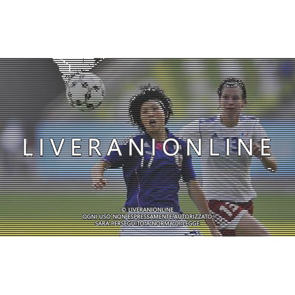 (110819) -- SHENZHEN, Aug. 19, 2011 () -- Chiho Takahashi (L) of France competes during the women\'s football semifinal against France at the 26th Summer Universiade in Shenzhen, a city of south China\'s Guangdong Province, Aug. 19, 2011. Japan won 3-2. (/Wang Haofei)(lm)