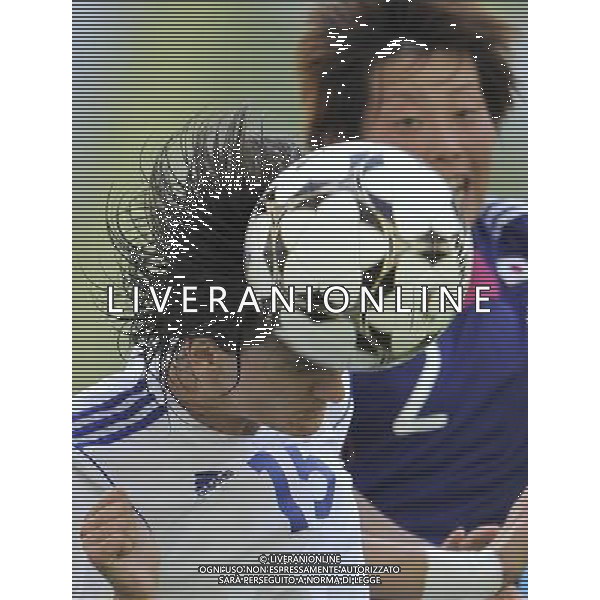 (110819) -- SHENZHEN, Aug. 19, 2011 () -- Andrey Cugat (front) of France heads the ball during the women\'s football semifinal against Japan at the 26th Summer Universiade in Shenzhen, a city of south China\'s Guangdong Province, Aug. 19, 2011. France lost 2-3. (/Wang Haofei)(lm)