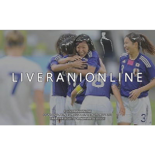 (110819) -- SHENZHEN, Aug. 19, 2011 () -- Players of Japan celebrate for a goal during the women\'s football semifinal against France at the 26th Summer Universiade in Shenzhen, a city of south China\'s Guangdong Province, Aug. 19, 2011. Japan won 3-2 to enter the final. (/Wang Haofei)(lm)
