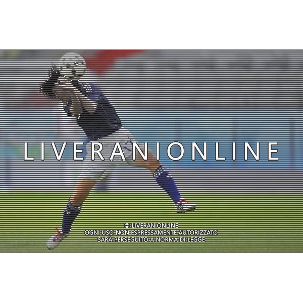 (110819) -- SHENZHEN, Aug. 19, 2011 () -- Chiho Takahashi of Japan competes during the women\'s football semifinal against France at the 26th Summer Universiade in Shenzhen, a city of south China\'s Guangdong Province, Aug. 19, 2011. Japan won 3-2 to enter the final. (/Wang Haofei)(lm)