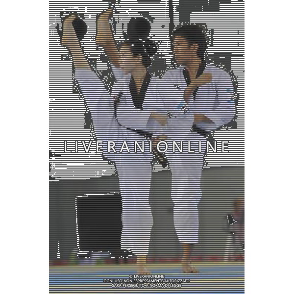 (110819) -- SHENZHEN, Aug. 19, 2011 () -- Lee Jin Ho (R) and Kang Su Ji of South Korea perform during the mixed team poomsae final at the 26th Summer Universiade in Shenzhen, a city of south China\'s Guangdong Province, Aug. 19, 2011. Lee Jin Ho and Kang Su Ji won the gold. (/Liang Xu)(lm)