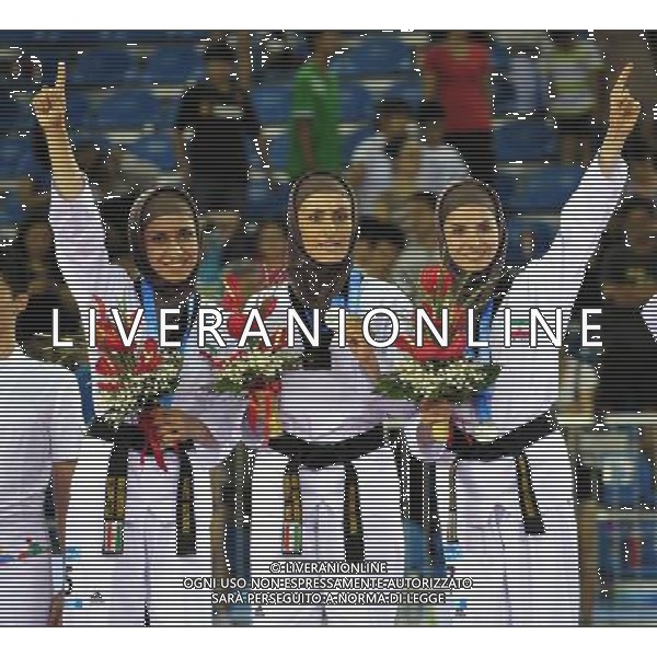 (110819) -- SHENZHEN, Aug. 19, 2011 () -- Iran\'s Nastaran Maleki Aderani, Mahsa Mardani and Golsoum Mollamadadkhani (from L to R) pose during the awarding ceremony of the women\'s team poomsae final at the 26th Summer Universiade in Shenzhen, a city of south China\'s Guangdong Province, Aug. 19, 2011. Iran won the silver. (/Liang Xu)(lm)