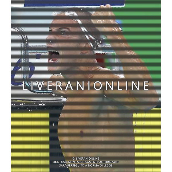 (110819) -- SHENZHEN, Aug. 19, 2011 () -- Rocco Potenza of Italy celebrates after the men\'s 1500m freestyle final at the 26th Summer Universiade in Shenzhen, a city of south China\'s Guangdong Province, Aug. 19, 2011. Rocco Potenza won the gold with 15 minutes and 0.57 seconds. (/Chen Jianli)(lm)