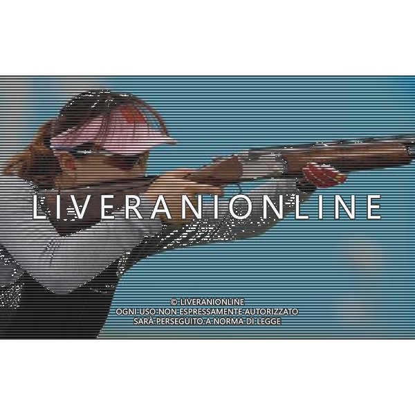 (110820) -- SHENZHEN, Aug. 20, 2011 () -- Yu Xiumin of China shoots during women\'s skeet team event of shotgun at the 26th Summer Universiade in Shenzhen, a city of south China\'s Guangdong Province, on Aug. 20, 2011. China team won the gold medal with a total score of 204. (/Lin Yiguang)(wx)