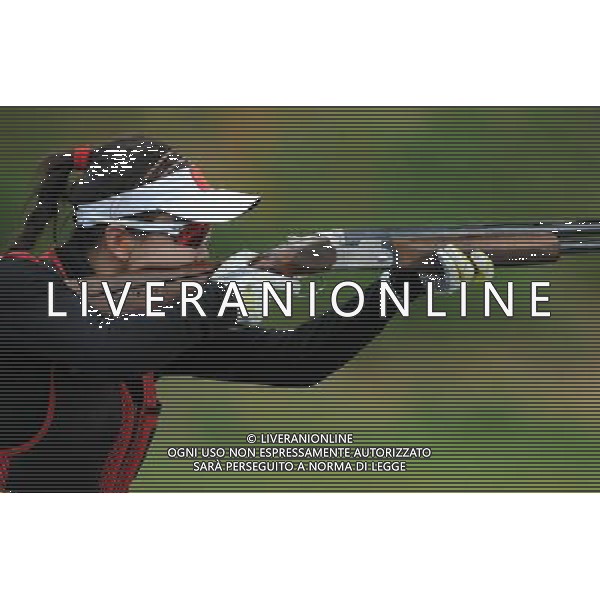 (110820) -- SHENZHEN, Aug. 20, 2011 () -- Lu Min of China shoots during women\'s skeet team event of shotgun at the 26th Summer Universiade in Shenzhen, a city of south China\'s Guangdong Province, on Aug. 20, 2011. China team won the gold medal with a total score of 204. (/Lin Yiguang)(wx)
