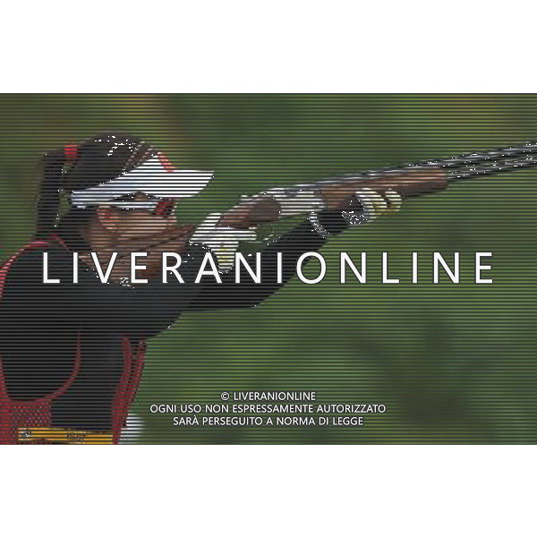 (110820) -- SHENZHEN, Aug. 20, 2011 () -- Lu Min of China shoots during women\'s skeet team event of shotgun at the 26th Summer Universiade in Shenzhen, a city of south China\'s Guangdong Province, on Aug. 20, 2011. China team won the gold medal with a total score of 204. (/Lin Yiguang)(wx)