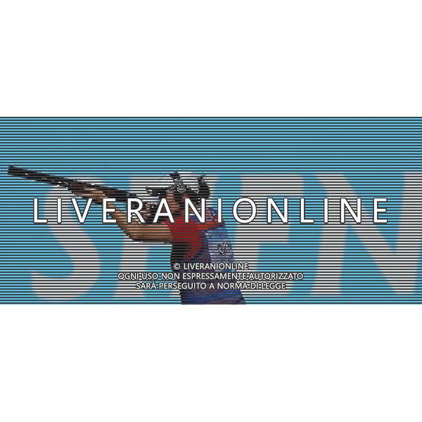 (110820) -- SHENZHEN, Aug. 20, 2011 () -- Monica Zemkova of Slovakia aims the target during the women\'s skeet final of shotgun at the 26th Summer Universiade in Shenzhen, a city of south China\'s Guangdong Province, Aug. 20, 2011. Monica Zemkova claimed the gold medal of the event. (/Lin Yiguang)