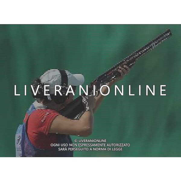(110820) -- SHENZHEN, Aug. 20, 2011 () -- Monica Zemkova of Slovakia aims the target during the women\'s skeet final of shotgun at the 26th Summer Universiade in Shenzhen, a city of south China\'s Guangdong Province, Aug. 20, 2011. Monica Zemkova claimed the gold medal of the event. (/Lin Yiguang)