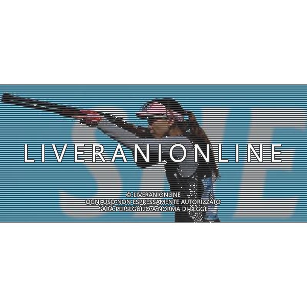 (110820) -- SHENZHEN, Aug. 20, 2011 () -- Yu Xiumin of China aims the target during the women\'s skeet final of shotgun at the 26th Summer Universiade in Shenzhen, a city of south China\'s Guangdong Province, Aug. 20, 2011. Yu Xiumin claimed the bronze medal of the event with a total of 94 hits. (/Lin Yiguang)