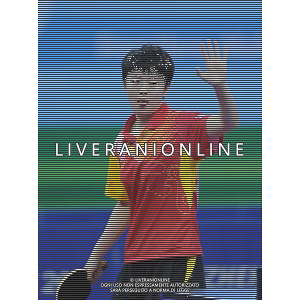 (110820) -- SHENZHEN, Aug. 20, 2011 () -- Rao Jingwen of China celebrates after winning the women\'s singles finals of table tennis event against her teammate Fan Ying at the 26th Summer Universiade in Shenzhen, a city of south China\'s Guangdong Province, Aug. 20, 2011. Rao won 4-1 to claim the title. (/Yang Shiyao)(bxf)