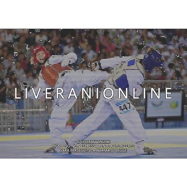 (110820) -- SHENZHEN, Aug. 20, 2011 () -- Anastasia Valueva (L) of Russia competes with Rukiye Yildirim of Turkey during the women\'s 46kg gold medal match of taekwondo event at the 26th Summer Universiade in Shenzhen, a city of south China\'s Guangdong Province, on Aug. 20, 2011. Anastasia Valueva won the match 5-4, and claimed the gold medal. (/Liang Xu)