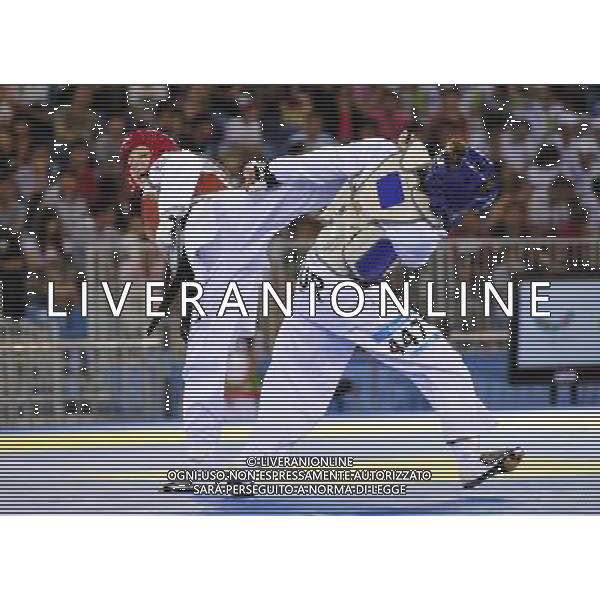(110820) -- SHENZHEN, Aug. 20, 2011 () -- Anastasia Valueva (L) of Russia competes with Rukiye Yildirim of Turkey during the women\'s 46kg gold medal match of taekwondo event at the 26th Summer Universiade in Shenzhen, a city of south China\'s Guangdong Province, on Aug. 20, 2011. Anastasia Valueva won the match 5-4, and claimed the gold medal. (/Liang Xu)