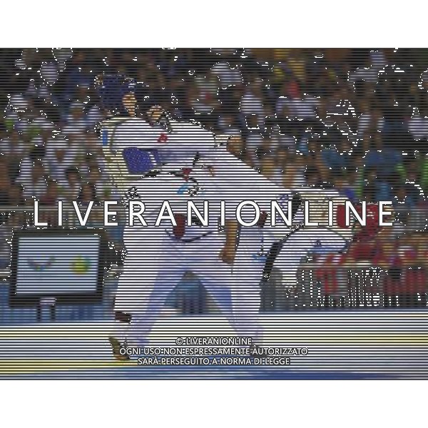 (110820) -- SHENZHEN, Aug. 20, 2011 () -- Anastasia Valueva (R) of Russia competes with Rukiye Yildirim of Turkey during the women\'s 46kg gold medal match of taekwondo event at the 26th Summer Universiade in Shenzhen, a city of south China\'s Guangdong Province, on Aug. 20, 2011. Anastasia Valueva won the match 5-4, and claimed the gold medal. (/Liang Xu)
