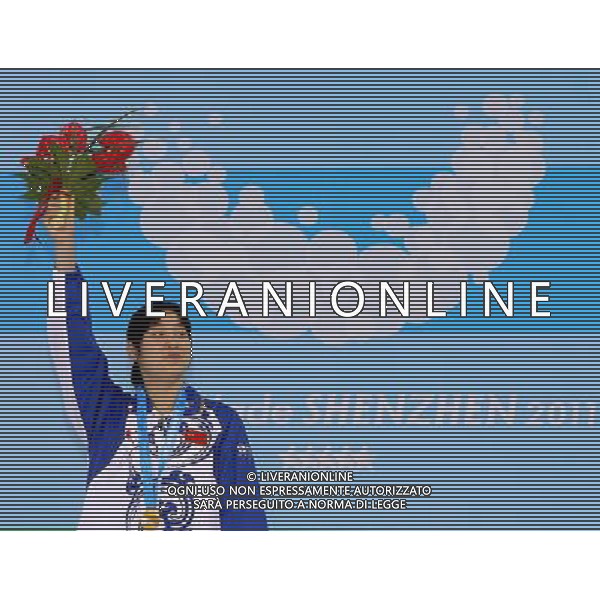(110819) -- SHENZHEN, Aug. 19, 2011 () -- Sun Ye of China greets the audience during the awarding ceremony of the women\'s 100m breaststroke final at the 26th Summer Universiade in Shenzhen, a city of south China\'s Guangdong Province, Aug. 19, 2011. Sun Ye won the gold with 1 minute and 7.53 seconds. Tera Colleen Van Beilen and Satomi Suzuki won the silver and the bronze with 1 minute 8.24 seconds and 1 minute 8.45 seconds respectively. (/Chen Jianli)(lm)