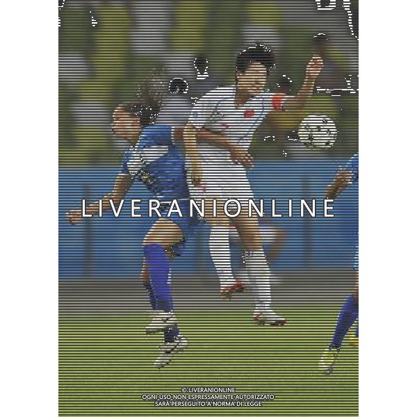 (110819) -- SHENZHEN, Aug. 19, 2011 () -- Bi Yan (R) of China competes during the women\'s football semifinal against Brazil at the 26th Summer Universiade in Shenzhen, a city of south China\'s Guangdong Province, Aug. 19, 2011. China won 4-3 on a penalty shoot-out, after a 1-1 draw. (/Wang Haofei)(lm)