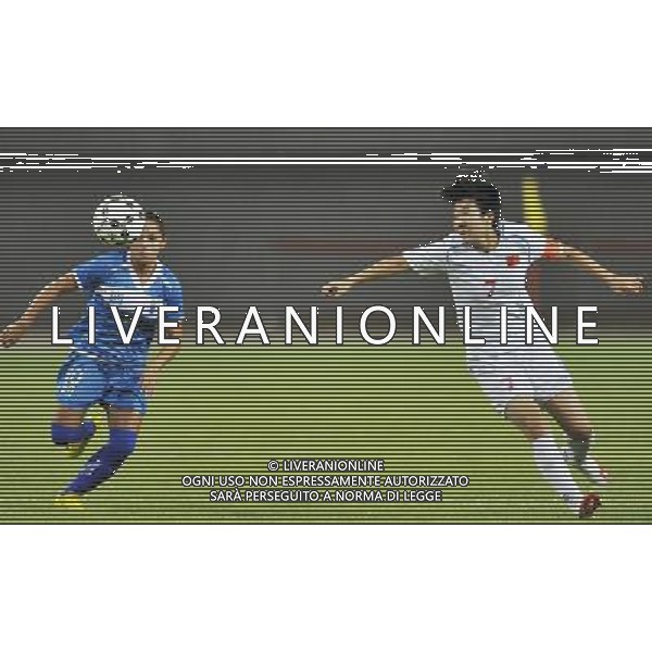(110819) -- SHENZHEN, Aug. 19, 2011 () -- Bi Yan (R) of China competes during the women\'s football semifinal against Brazil at the 26th Summer Universiade in Shenzhen, a city of south China\'s Guangdong Province, Aug. 19, 2011. China won 4-3 on a penalty shoot-out, after a 1-1 draw. (/Wang Haofei)(lm)