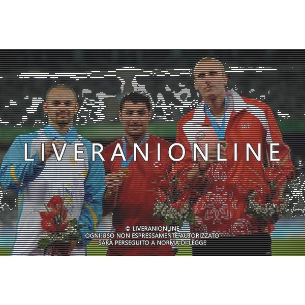 (110819) -- SHENZHEN, Aug. 19, 2011 () -- Gold medalist Fatih Avan (C) of Turkey, silver medalist Roman Avramenko (L) of Ukraine and bronze medalist Igor Janik of Poland pose for photos during the awarding ceremony of men\'s javelin of athletics event at the 26th Summer Universiade in Shenzhen, a city of south China\'s Guangdong Province, on Aug. 19, 2011. (/Lin Yiguang) (bxf)