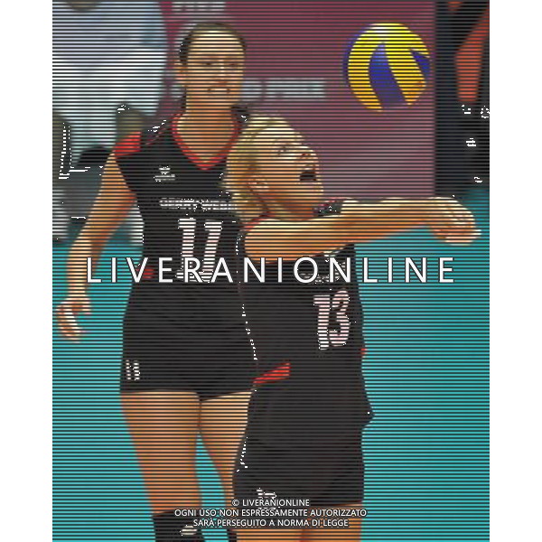 (110820) -- HONG KONG, Aug. 20, 2011 () -- Saskia Hippe (R) of Germany competes during the Group J match of the women\'s World Grand Prix Hong Kong session between Germany and Peru in Hong Kong, south China, Aug. 20, 2011. Germany won 3-1. (/Lo Ping Fai)