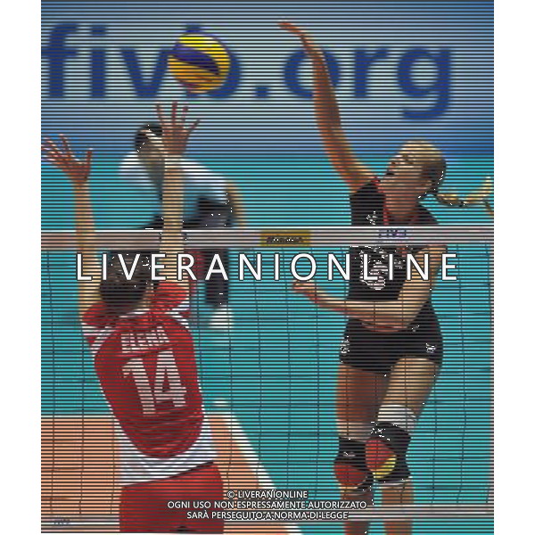 (110820) -- HONG KONG, Aug. 20, 2011 () -- Maren Brinker (R) of Germany spikes the ball during the Group J match of the women\'s World Grand Prix Hong Kong session between Germany and Peru in Hong Kong, south China, Aug. 20, 2011. Germany won 3-1. (/Lo Ping Fai)