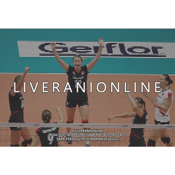(110820) -- HONG KONG, Aug. 20, 2011 () -- German volleyball players cheer for victory after the Group J match of the women\'s World Grand Prix Hong Kong session between Germany and Peru in Hong Kong, south China, Aug. 20, 2011. Germany won 3-1. (/Li Qiuchan)