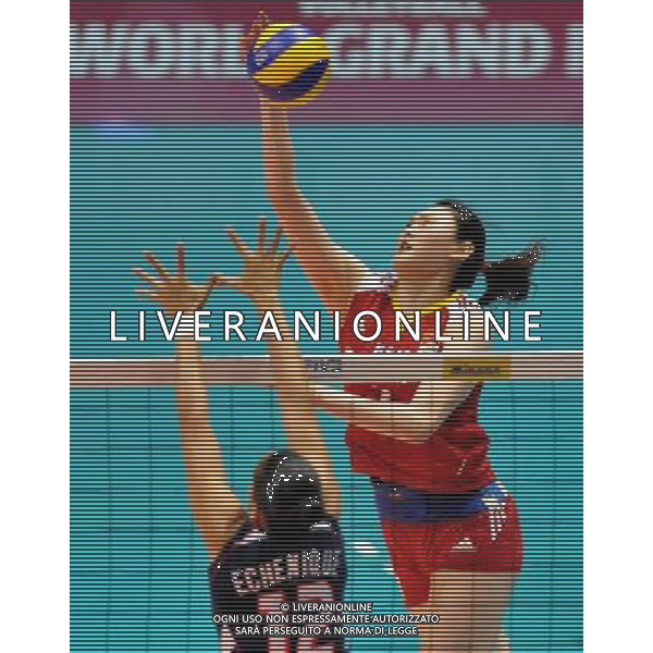 (110819) -- HONG KONG, Aug. 19, 2011 () -- Wang Yimei (R) of China spikes the ball during the Group I match of the women\'s World Grand Prix Hong Kong session between China and Dominica at Hong Kong Coliseum in Hong Kong, south China, Aug. 19, 2011. China won 3-0. (/Lo Ping Fai)