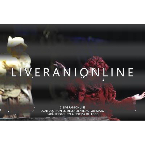 (110820) -- HARBIN, Aug. 20, 2011 () -- \'Miss Peper\' (R) performs during the debut of musical play \'the Gingerbread Man\' in Harbin Drama Theater in Harbin, capital of northeast China\'s Heilongjiang Province, Aug. 20, 2011. \'The Gingerbread Man\', a well-known musical play for children created by English playwright David Wood, was staged here on Saturday. (/Wang Song) (xzj)