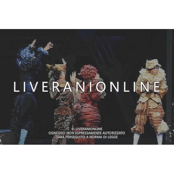 (110820) -- HARBIN, Aug. 20, 2011 () -- Artists perform during the debut of musical play \'the Gingerbread Man\' in Harbin Drama Theater in Harbin, capital of northeast China\'s Heilongjiang Province, Aug. 20, 2011. \'The Gingerbread Man\', a well-known musical play for children created by English playwright David Wood, was staged here on Saturday. (/Wang Song) (xzj)