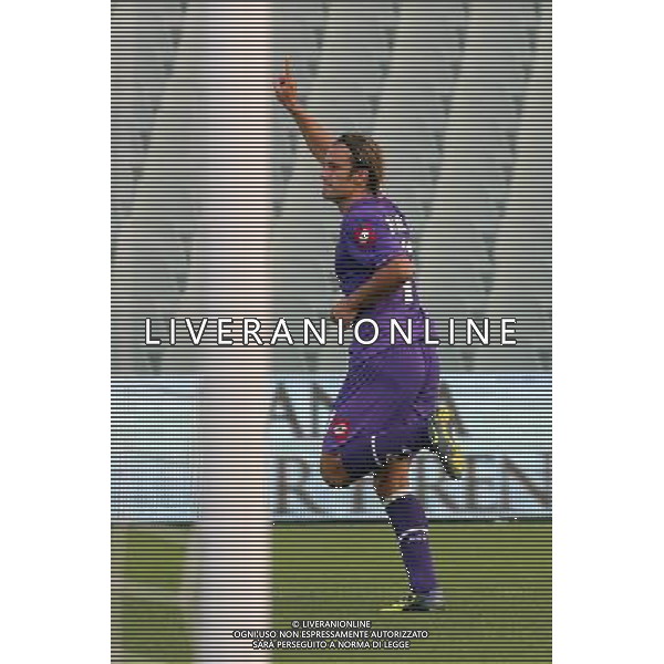 FIRENZE, 21 AGOSTO 2011 COPPA ITALIA TIM CUP 2011 2012 FIORENTINA CITTADELLA NELLA FOTO: ESULTANZA DI GILARDINO DOPO IL SUO GOL DELL\'1-0 FOTO STEFANO D\'ERRICO/AG. ALDO LIVERANI S.A.S.