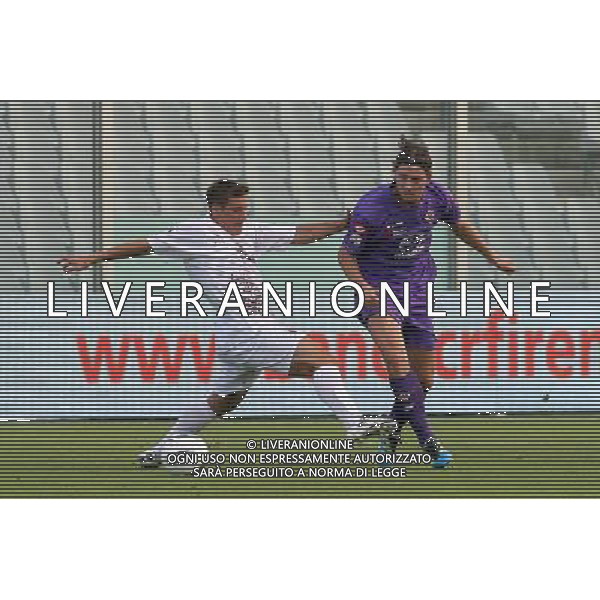 FIRENZE, 21 AGOSTO 2011 COPPA ITALIA TIM CUP 2011 2012 FIORENTINA CITTADELLA NELLA FOTO: MONTOLIVO E SCHIAVON FOTO STEFANO D\'ERRICO/AG. ALDO LIVERANI S.A.S.