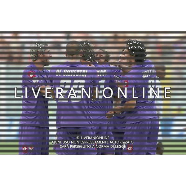 FIRENZE, 21 AGOSTO 2011 COPPA ITALIA TIM CUP 2011 2012 FIORENTINA CITTADELLA NELLA FOTO: ESULTANZA DELLA FIORENTINA DOPO IL GOL DEL 2-1 DI CERCI FOTO STEFANO D\'ERRICO/AG. ALDO LIVERANI S.A.S.