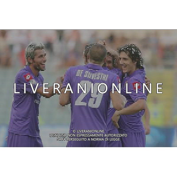 FIRENZE, 21 AGOSTO 2011 COPPA ITALIA TIM CUP 2011 2012 FIORENTINA CITTADELLA NELLA FOTO: ESULTANZA DELLA FIORENTINA DOPO IL GOL DEL 2-1 DI CERCI FOTO STEFANO D\'ERRICO/AG. ALDO LIVERANI S.A.S.