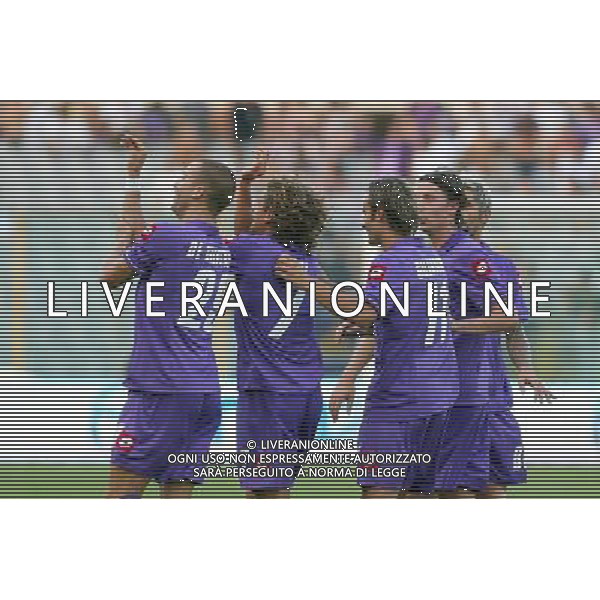 FIRENZE, 21 AGOSTO 2011 COPPA ITALIA TIM CUP 2011 2012 FIORENTINA CITTADELLA NELLA FOTO: ESULTANZA DELLA FIORENTINA DOPO IL GOL DEL 2-1 DI CERCI FOTO STEFANO D\'ERRICO/AG. ALDO LIVERANI S.A.S.