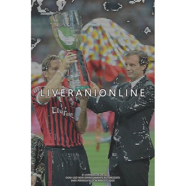 Trofeo Luigi Berlusconi Milano 21-08-2011 Milan - Juventus nella foto: Ambrosini e Allegri con la supercoppa foto Roberto Garavaglia - ag. Aldo Liverani sas