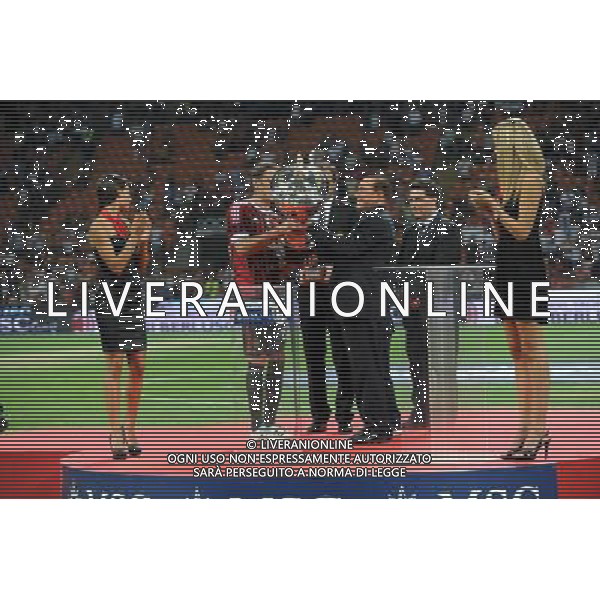 Trofeo Luigi Berlusconi Milano 21-08-2011 Milan - Juventus nella foto: il presidente Berlusconi consegna la coppa ad Ambrosini foto Roberto Garavaglia - ag. Aldo Liverani sas