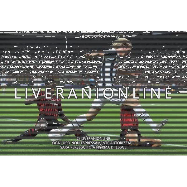 Trofeo Luigi Berlusconi Milano 21-08-2011 Milan - Juventus nella foto: Milos Krasic (Juventus) contrastato da Taye Taiwo a SX e Daniele Bonera (Milan) foto Roberto Garavaglia - ag. Aldo Liverani sas