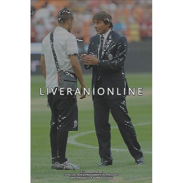 Trofeo Luigi Berlusconi Milano 21-08-2011 Milan - Juventus nella foto: Antonio Conte allenatore della Juventus a DX e Arturo Vidal (Juventus) foto Roberto Garavaglia - ag. Aldo Liverani sas