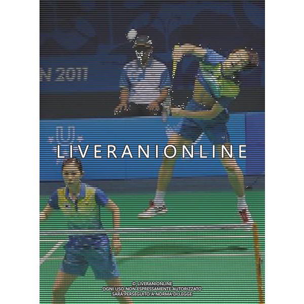 (110822) -- SHENZHEN, Aug. 22, 2011 () -- Shin Baek Cheol (R) of South Korea returns the shuttle during mixed doubles match of badminton at the 26th Summer Universiade in Shenzhen, a city of south China\'s Guangdong Province, on Aug. 22, 2011. Shin Baek Cheol/Eom Hye Won of South Korea won Lee Shengmu/Hsieh Peichen of Chinese Taipei 2-1 to win the gold medal. (/Wang Song)(wx)