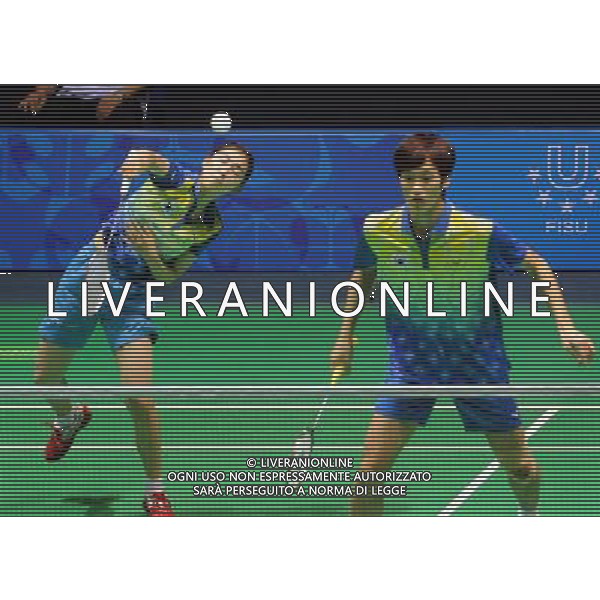 (110822) -- SHENZHEN, Aug. 22, 2011 () -- Eom Hye Won (L) of South Korea returns the shuttle during mixed doubles match of badminton at the 26th Summer Universiade in Shenzhen, a city of south China\'s Guangdong Province, on Aug. 22, 2011. Shin Baek Cheol/Eom Hye Won of South Korea won Lee Shengmu/Hsieh Peichen of Chinese Taipei 2-1 to win the gold medal. (/Wang Song)(wx)