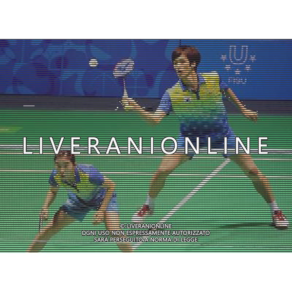 (110822) -- SHENZHEN, Aug. 22, 2011 () -- Shin Baek Cheol (R) of South Korea returns the shuttle during mixed doubles match of badminton at the 26th Summer Universiade in Shenzhen, a city of south China\'s Guangdong Province, on Aug. 22, 2011. Shin Baek Cheol/Eom Hye Won of South Korea won Lee Shengmu/Hsieh Peichen of Chinese Taipei 2-1 to win the gold medal. (/Wang Song)(wx)