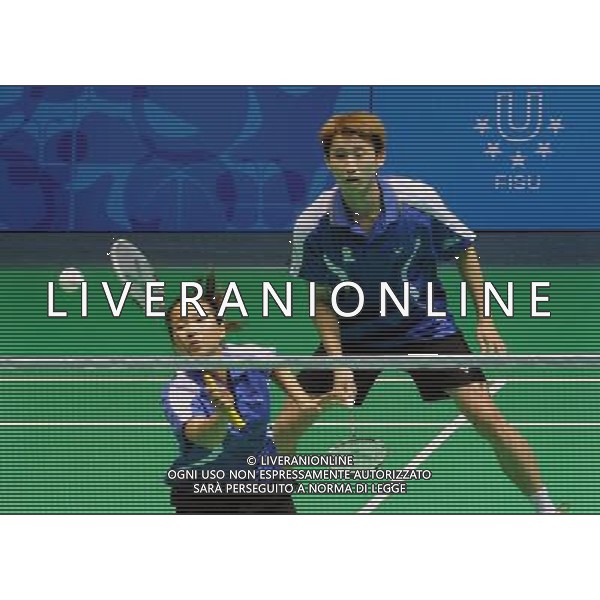 (110822) -- SHENZHEN, Aug. 22, 2011 () -- Hsieh Peichen (Front) of Chinese Taipei returns the shuttle during mixed doubles match of badminton at the 26th Summer Universiade in Shenzhen, a city of south China\'s Guangdong Province, on Aug. 22, 2011. Lee Shengmu/Hsieh Peichen of Chinese Taipei lost Shin Baek Cheol/Eom Hye Won of South Korea 1-2 to win the silver medal. (/Wang Song)(wx)