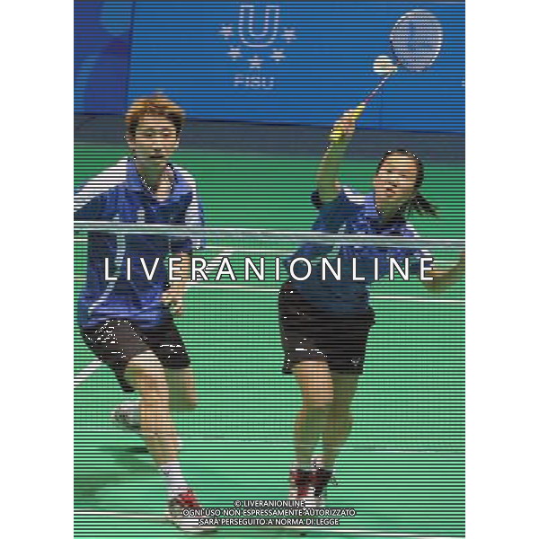 (110822) -- SHENZHEN, Aug. 22, 2011 () -- Hsieh Peichen (R) of Chinese Taipei returns the shuttle during mixed doubles match of badminton at the 26th Summer Universiade in Shenzhen, a city of south China\'s Guangdong Province, on Aug. 22, 2011. Shin Baek Cheol/Eom Hye Won of South Korea won Lee Shengmu/Hsieh Peichen of Chinese Taipei 2-1 to win the gold medal. (/Wang Song)(wx)