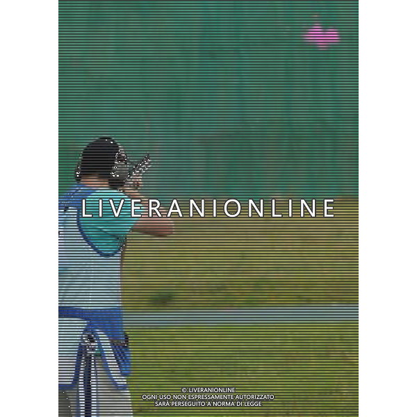 (110822) -- SHENZHEN, Aug. 22, 2011 () -- Pan Qiang of China shoots during men\'s double trap event of shotgun at the 26th Summer Universiade in Shenzhen, a city of south China\'s Guangdong Province, on Aug. 22, 2011. Pan Qiang won the silver medal with a total score of 192. (/Lin Yiguang)(wx)