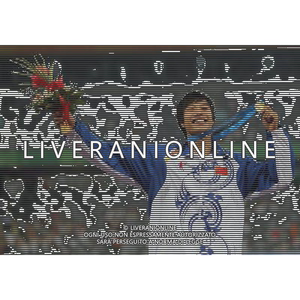 (110821) -- SHENZHEN, Aug. 21, 2011 () -- Su Xiongfeng of China celebrates during the awarding ceremony of the men\'s long jump of athletics at the 26th Summer Universiade in Shenzhen, a city of south China\'s Guangdong Province, on Aug. 21, 2011. (/Li Ming)