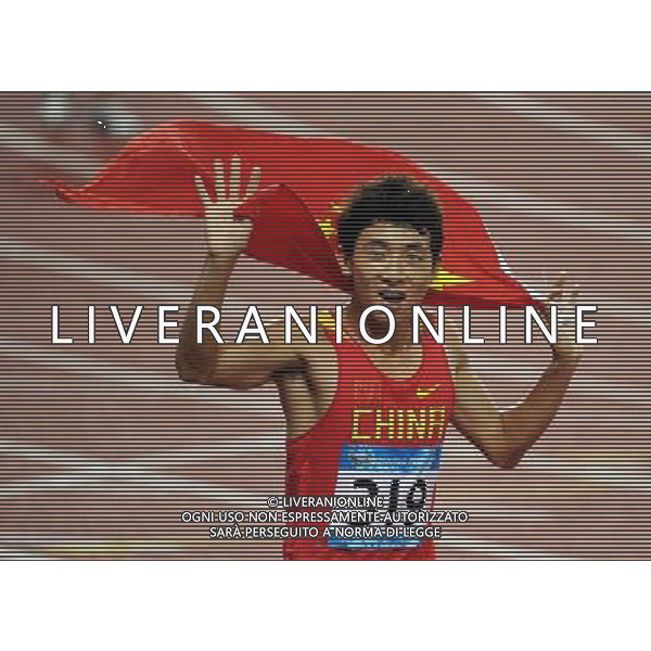 (110821) -- SHENZHEN, Aug. 21, 2011 () -- Teng Haining of China celebrates after the men\'s 800m final of athletics at the 26th Summer Universiade in Shenzhen, a city of south China\'s Guangdong Province, on Aug. 21, 2011. Teng took the silver with 1:46.62. (/Guo Yong)(wll)