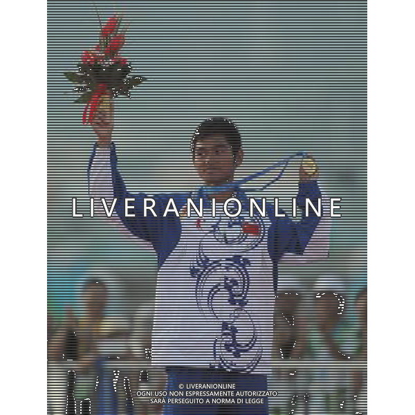 (110821) -- SHENZHEN, Aug. 21, 2011 () -- Fang Zhennan of China celebrates during the awarding ceremony of men\'s RS:X (windsurf) of sailing at the 26th Summer Universiade in Shenzhen, a city of south China\'s Guangdong Province, on Aug. 21, 2011. Fang claimed the title of the event. (/Li Ga)