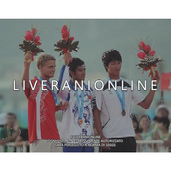 (110821) -- SHENZHEN, Aug. 21, 2011 () -- Gold medalist Fang Zhennan of China (C), silver medalist Lukasz Grodzicki of Polan (L), and bronze medalist Lee Tae Hoon of south Korea celebrate during the awarding ceremony of men\'s RS:X (windsurf) of sailing at the 26th Summer Universiade in Shenzhen, a city of south China\'s Guangdong Province, on Aug. 21, 2011. (/Li Ga)