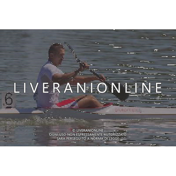 (110822) -- SZEGED, Aug. 22, 2011 () -- Piotr Siemionowski from Poland paddles his boat during the men\'s K1 200m final of the 2011 ICF World Canoe Sprint Championships in Szeged, Hungary, Aug. 21, 2011. Siemionowski claimed the title in 34.770 seconds. (/Attila Volgyi)